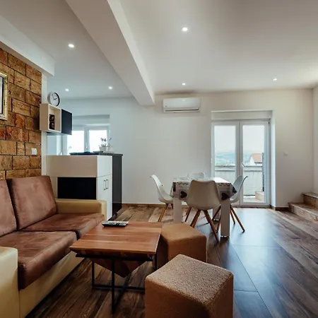 Apartman Budimir * إيموتسكي