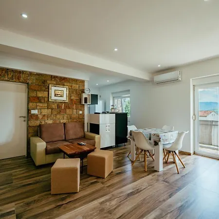 Apartman Budimir شقة